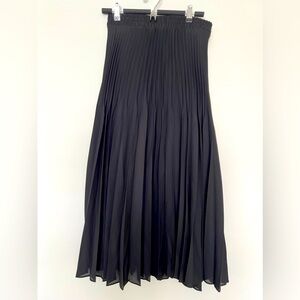 Max Studio size Small black pleated skirt